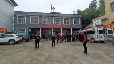 通城县大坪乡:送医下村暖民心 免费体检护安康