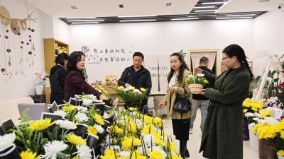 清明将至菊花俏 通城文明祭扫渐成风  