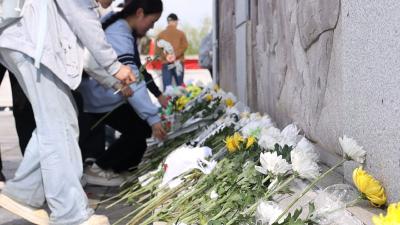 通城县城关初级中学千名学生远足祭英烈  