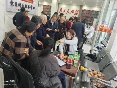 通城县隽水镇石泉社区:党建引领践初心 便民服务暖民心