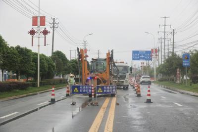 通城大道改造工程加速推进 预计年底全面完工