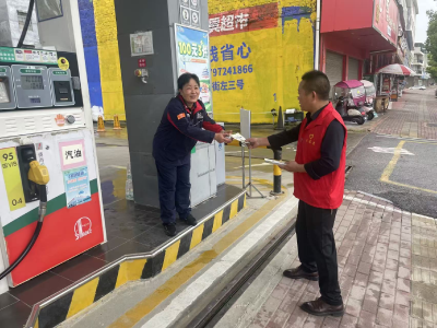 通城县五里镇开展“流动+定点”普法宣传活动