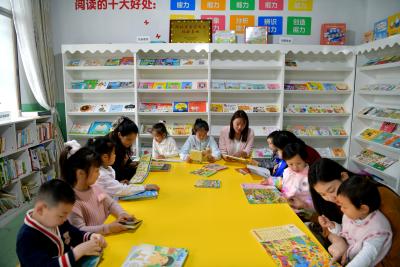 湖北通城：绘本阅读 陶冶情操