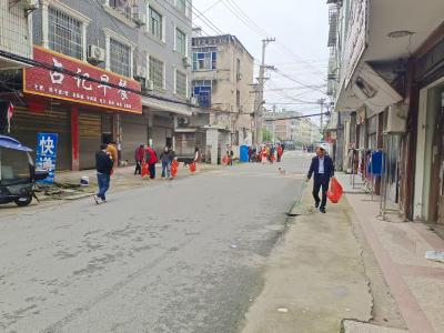 通城县石南镇开展清洁家园行动 共建宜居美好环境