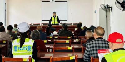 美丽乡村行 安全入民心 | 通城公安开展农村交通安全宣传活动