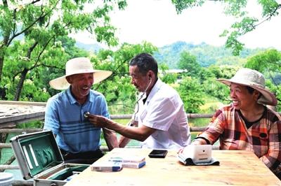 库区健康守护神 一叶小舟济乡邻——通城大溪库区村医邬号平48年坚守纪实
