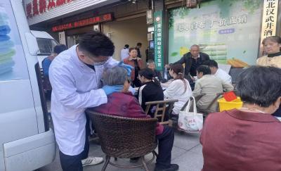 通城县麦市镇卫生院开展义诊活动