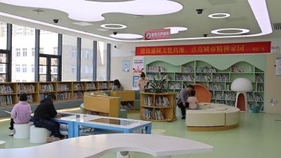 “五一”假期书香浓 图书馆里人气旺