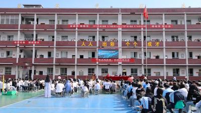 科普点亮青春 科技引领未来丨通城县开展社科普及周暨低空经济、航天育种科普进校园活动