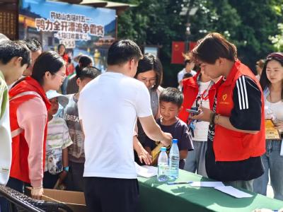 【五四系列活动】通城大学生志愿者“五一”再赴古瑶村，用奉献点亮假期 