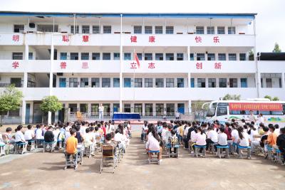 通城县图书馆开展“防溺水”专题讲座暨全民阅读推广进校园活动