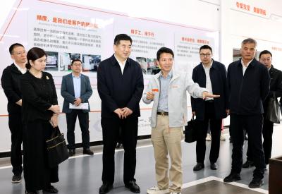 朱万奎来通城县调研工业经济发展情况