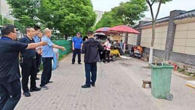 通城县隽水镇：整治校园周边流动摊贩 筑牢食品安全防线