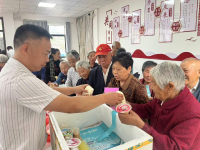 通城县塘湖镇南虹村开展老年免费体检及安全宣传活动