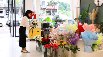 “5·20”甜蜜消费升温 通城鲜花市场迎来销售高峰  