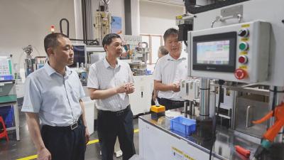 市政协调研组来通城调研科技创新和产业创新深度融合工作  