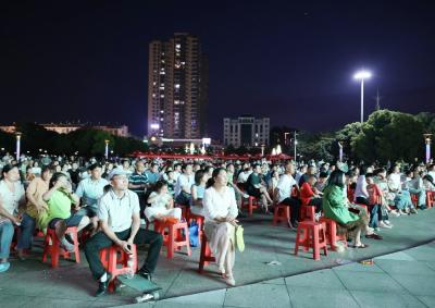 楚超“第二现场”点燃通城 足球热度升腾夏夜烟火