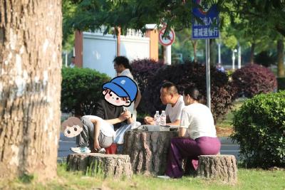 考场外，所长“舅舅”已守候十三年 … 