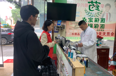 【护航高考】降温不降温情！通城“爱心护考站”为考生撑起暖心伞