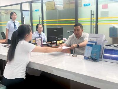 通城县城市管理执法局：“一把手”亲自办 沉浸式体验助力服务再优化 