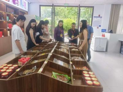 通城县大坪乡组织人大代表开展走访活动