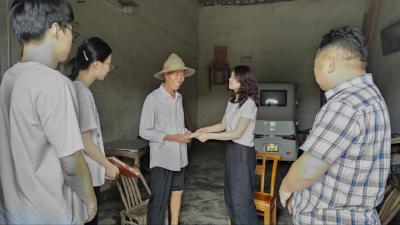 通城县沙堆镇开展走访慰问困难党员活动