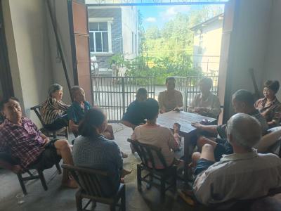 通城县石南镇花亭村：屋场会上“唠”家常  奏响乡村治理“协奏曲”