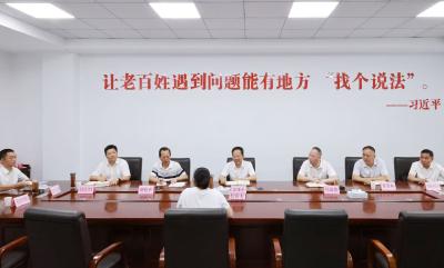 黄建平到县信访接待中心接待来访群众