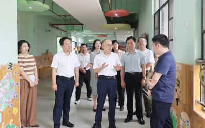 省政协副主席张柏青来通城调研生育支持政策体系建设情况  