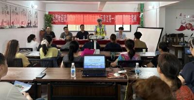 通城公安进社区宣讲“零距离” 筑牢夏季出行“平安路”