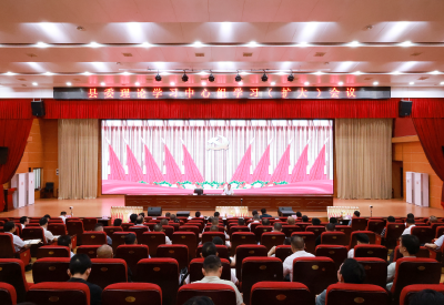 黄建平主持召开县委理论学习中心组学习（扩大）会议