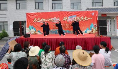 通城县沙堆镇大柱山村举办庆“七一”文艺汇演活动  