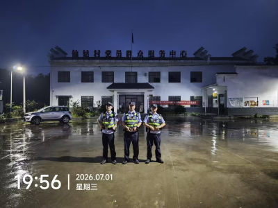 警灯闪烁护平安 | 通城县石南镇派出所深入辖区开展巡逻防控工作