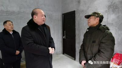 省应急管理厅副厅长杨爱东到崇阳县调研冬春救助等工作   走访慰问受灾困难群众