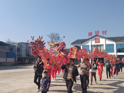 【新春走基层㉚】青山镇：舞龙灯  闹新春