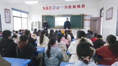 崇阳：开学第一课 公安民警送法进课堂