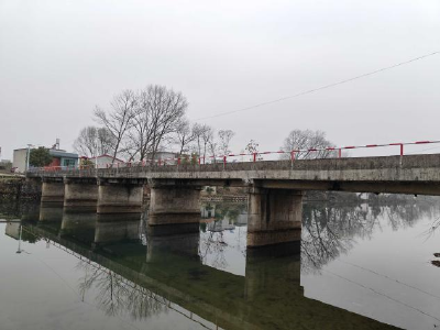 崇阳县青山镇：让桥梁护栏“长高”   助安全“一臂之力”