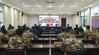 崇阳县组织收视收听省、市党管武装工作述职电视电话会议