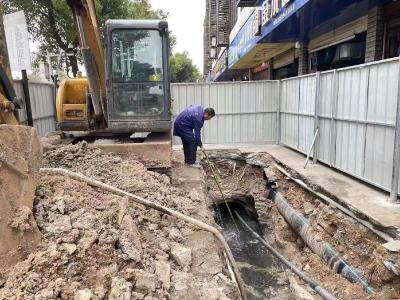 崇阳：清理污水管道 畅通城市“血管”
