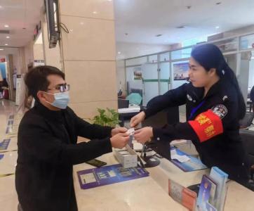 崇阳：“跨省首申”七天出证  让异乡人非“异客”
