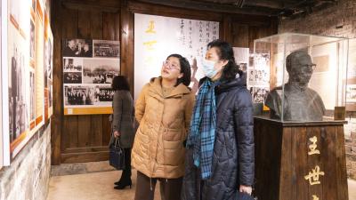 省妇联调研组到崇阳县调研妇联组织参与共同缔造推进基层治理体制创新工作
