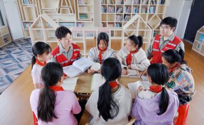 崇阳：“跑山电工”图书驿站  为山区孩子点亮阅读之光