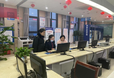 崇阳：办税服务“不打烊”  延时服务暖民心