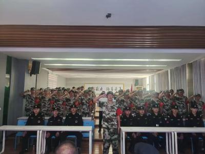 崇阳县公安局特巡警大队助力大集中学成立“少年警队”