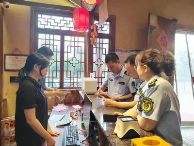 崇阳：“随机查餐厅”保障“舌尖安全”