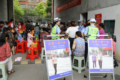 崇阳：送您一个“平安粽”  警民同乐话平安