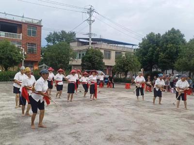 崇阳县蛤蟆石村：赞歌献给党  齐声颂党恩