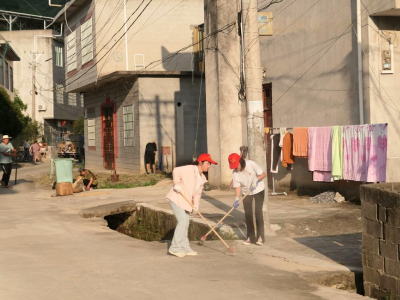 崇阳县港口乡：清洁家园  美化环境