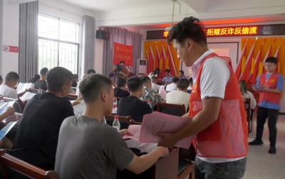崇阳公安：送法下乡“零距离”   防范宣传 “面对面”