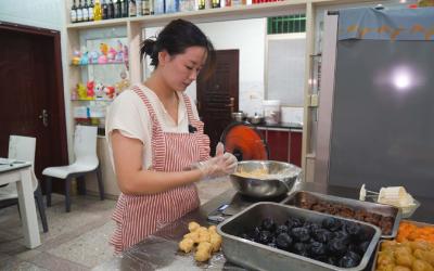 崇阳：自制月饼  月圆情浓